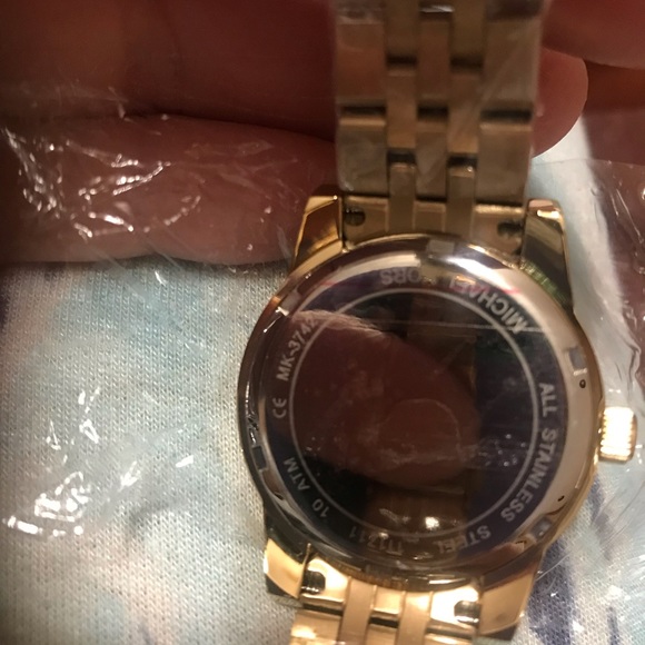 Micheal Kors  NEW gold watch with no tags - Picture 7 of 15